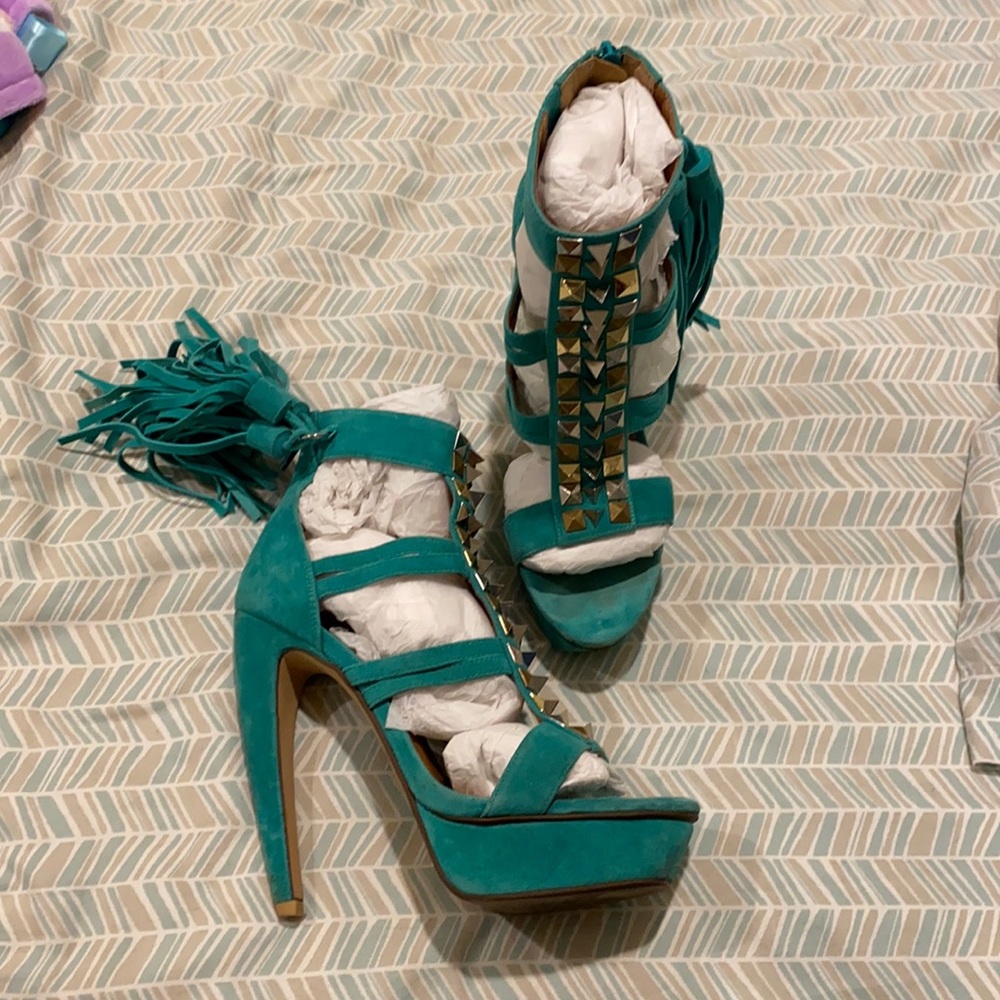 Strung green suede heels